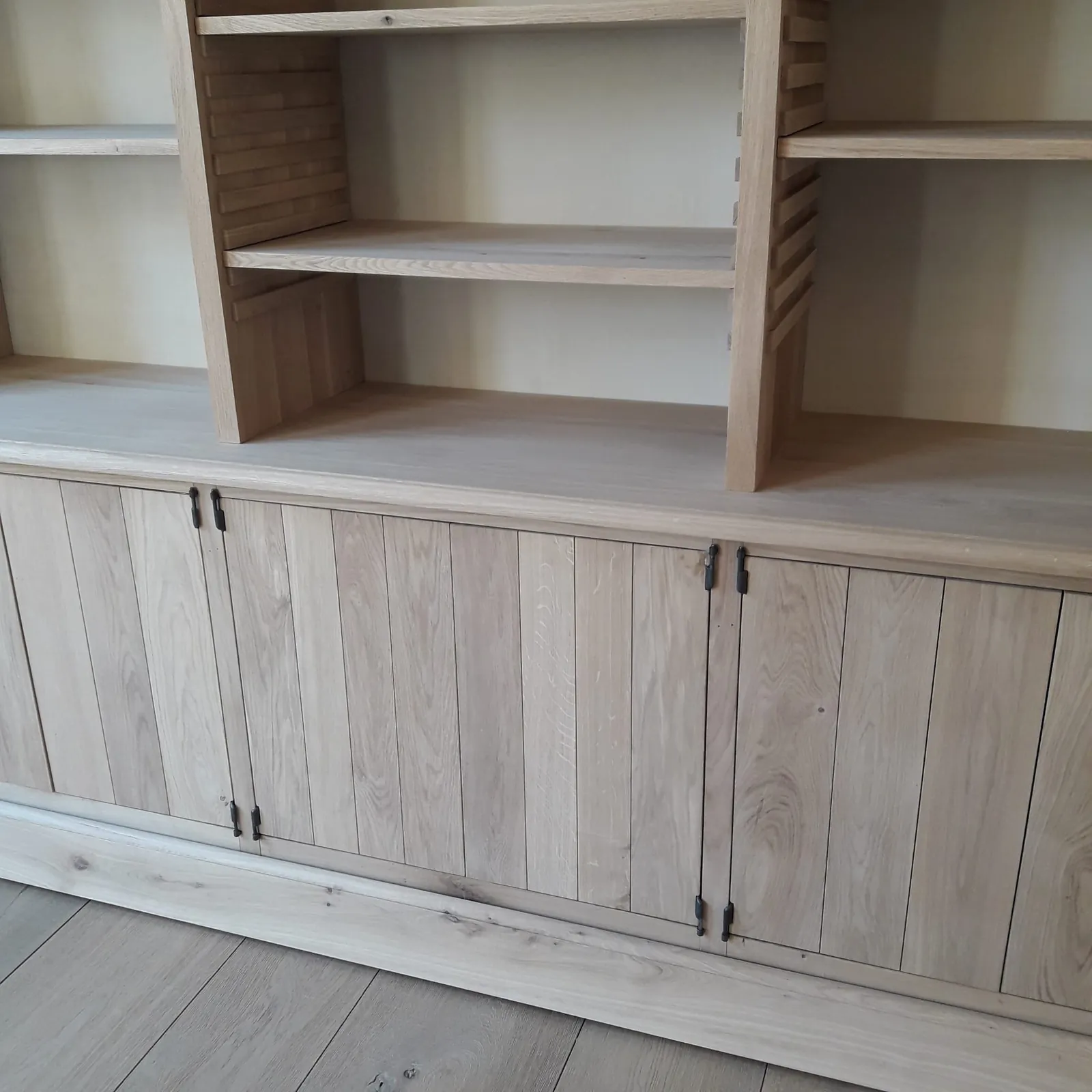 Eiken kast met open rek
