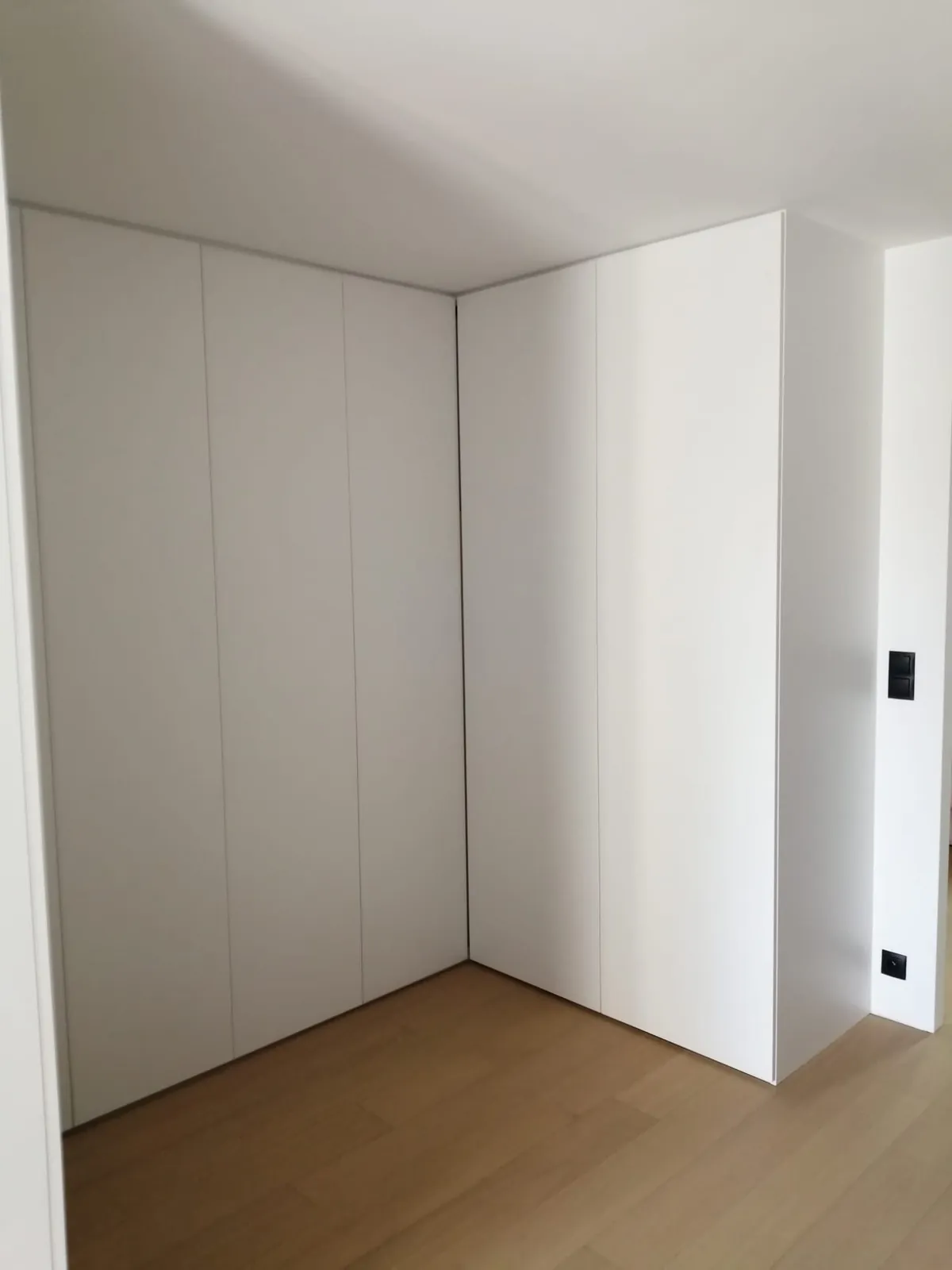 Witte hoekkast op maat
